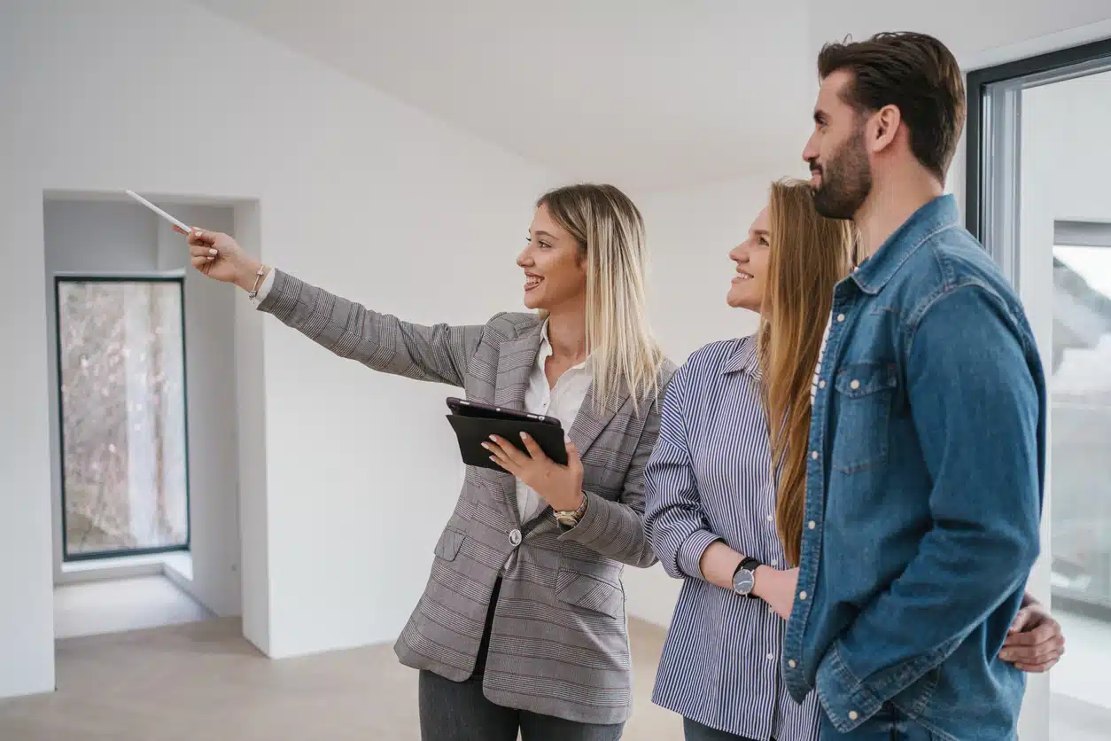 How CE Courses Help Colorado Agents Adapt to Industry Changes